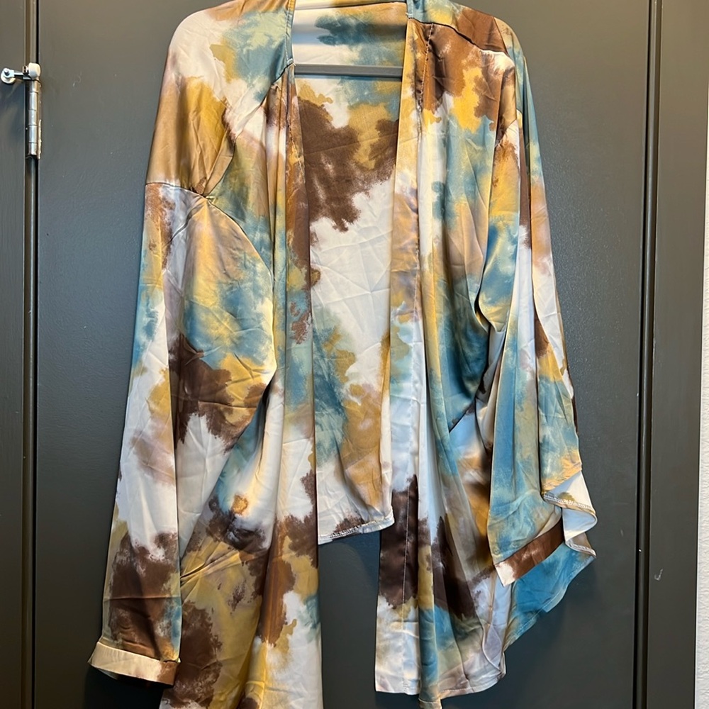 Boohoo size US 24 kimono. NWT